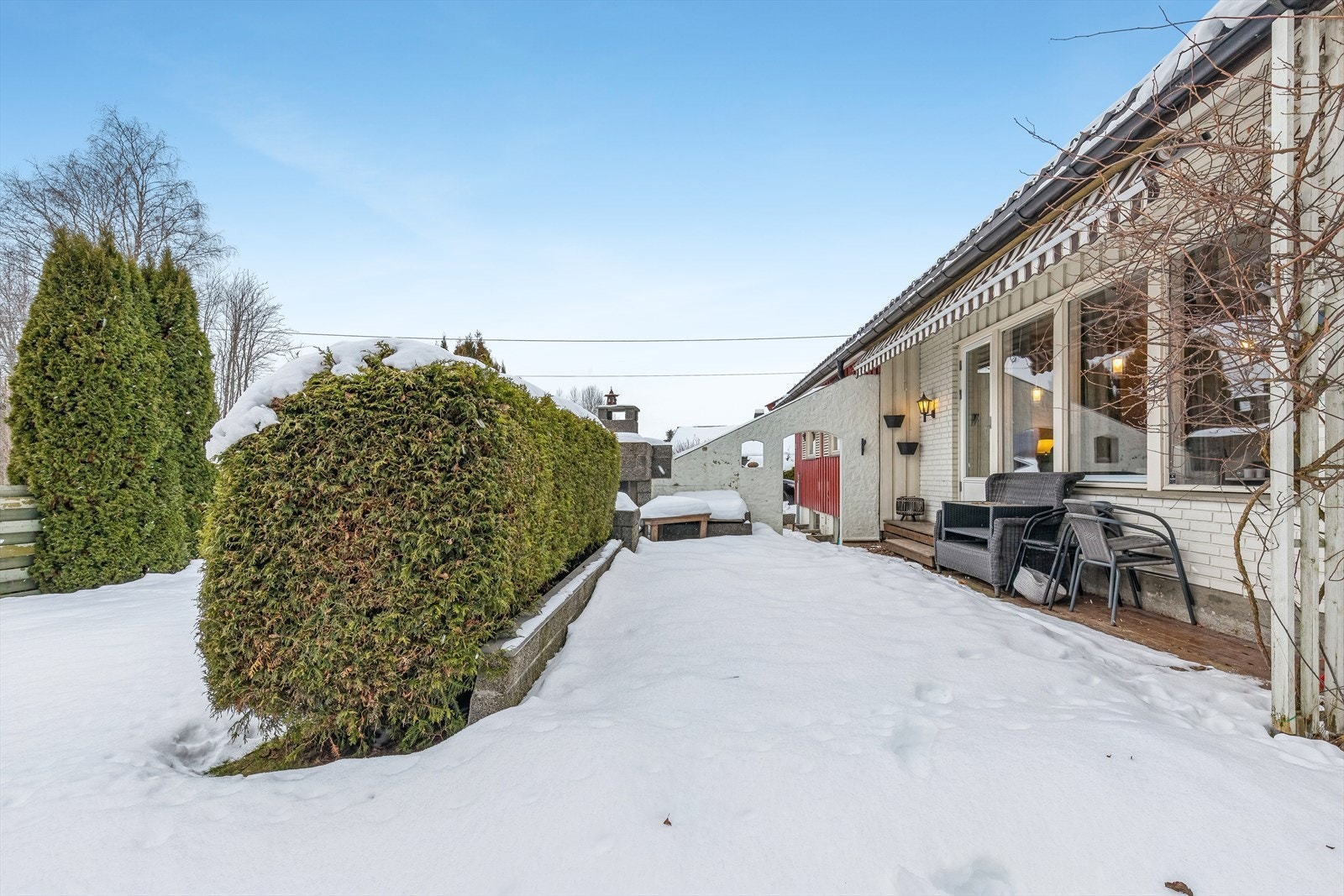 Terrassen har god plass til utemøbler og sosiale sammenkomster. Galleribilde