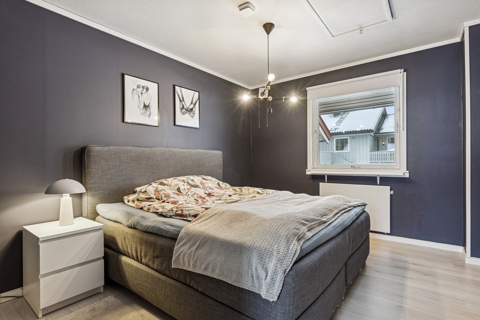 Hovedsoverommet har god plass til dobbeltseng og garderobeløsning. Galleribilde