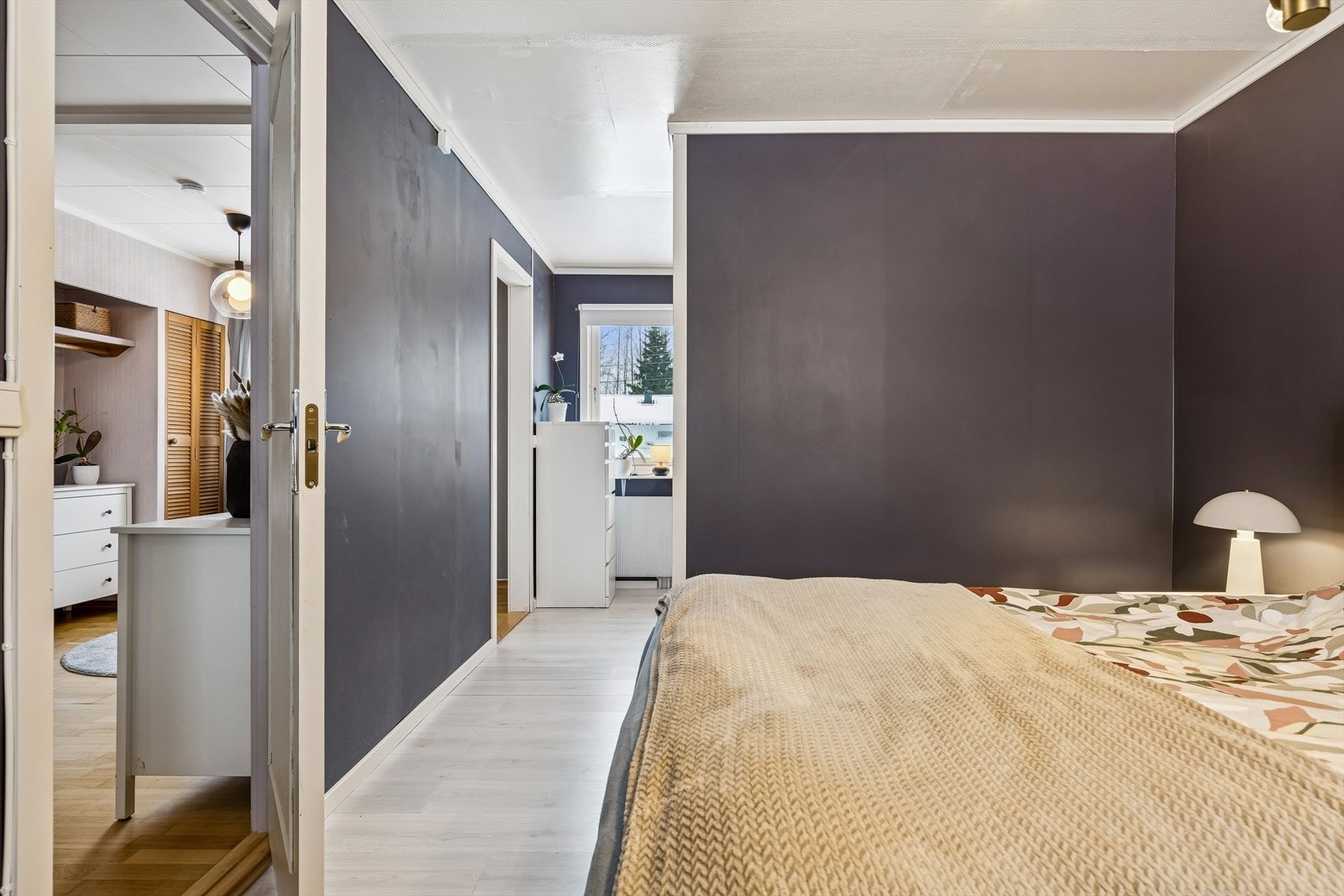 Soveromsavdelingen ligger adskilt, noe som gir en privat og rolig sone. Galleribilde