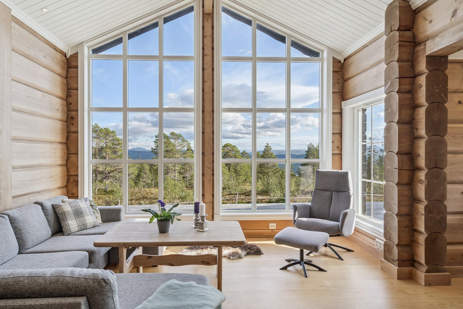 Samtlige vegger er oppført i LOXIT Isolaft byggesystem. Galleribilde