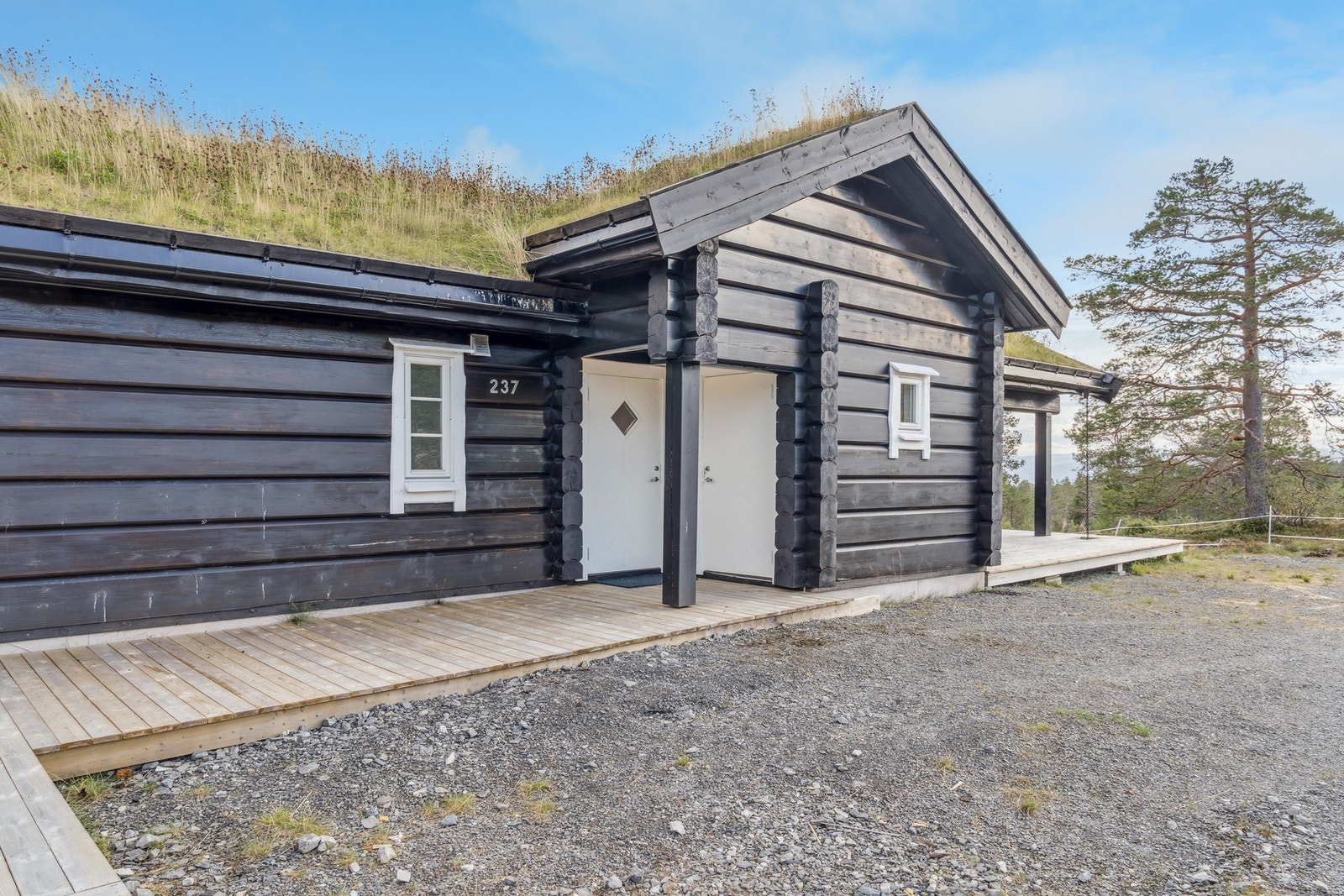 Her får du et tradisjonelt tømmerbygg, med isolerte og selvbærende vegger - helt uten krymp. Galleribilde