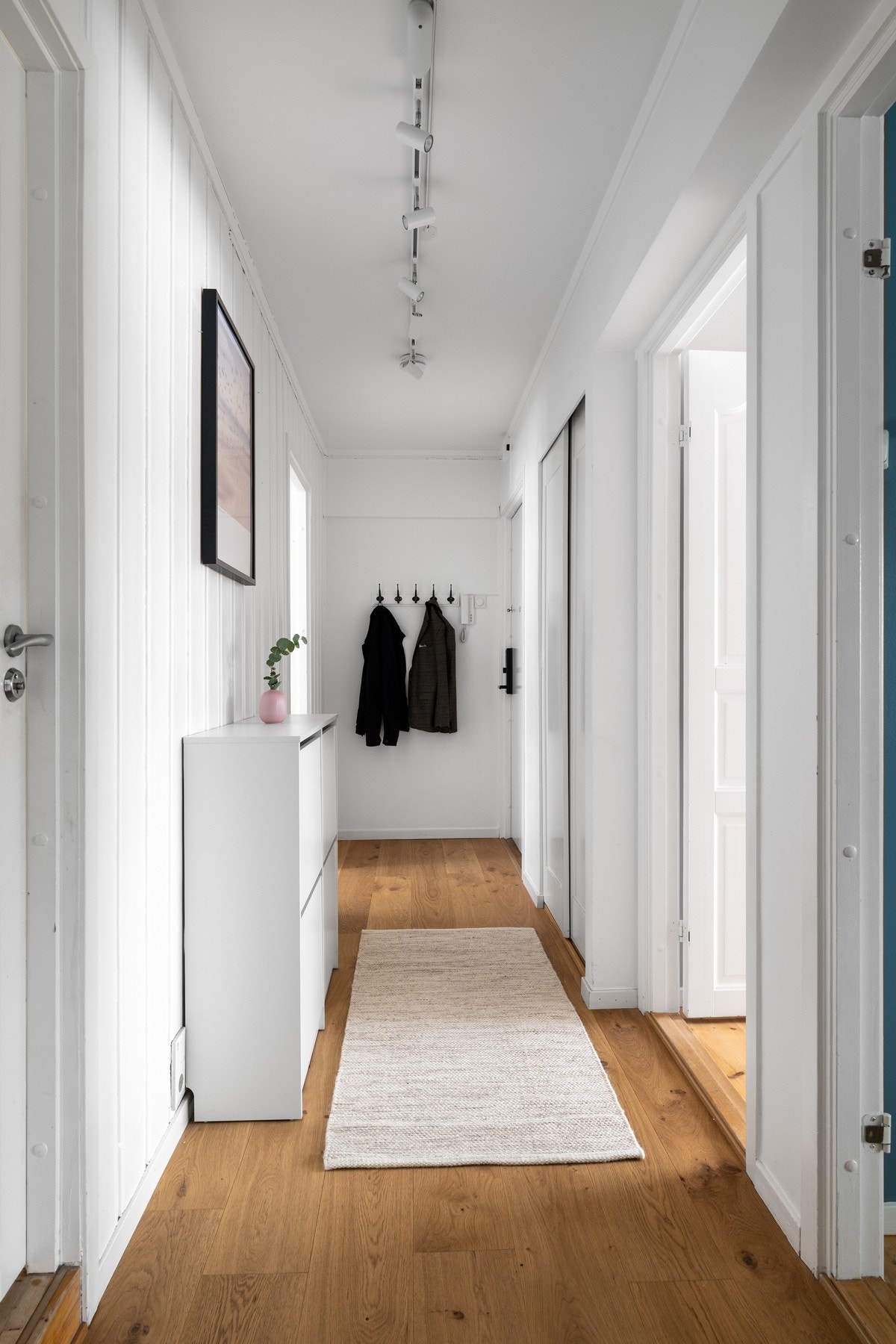 Gulvoverflater består av parkett. Galleribilde