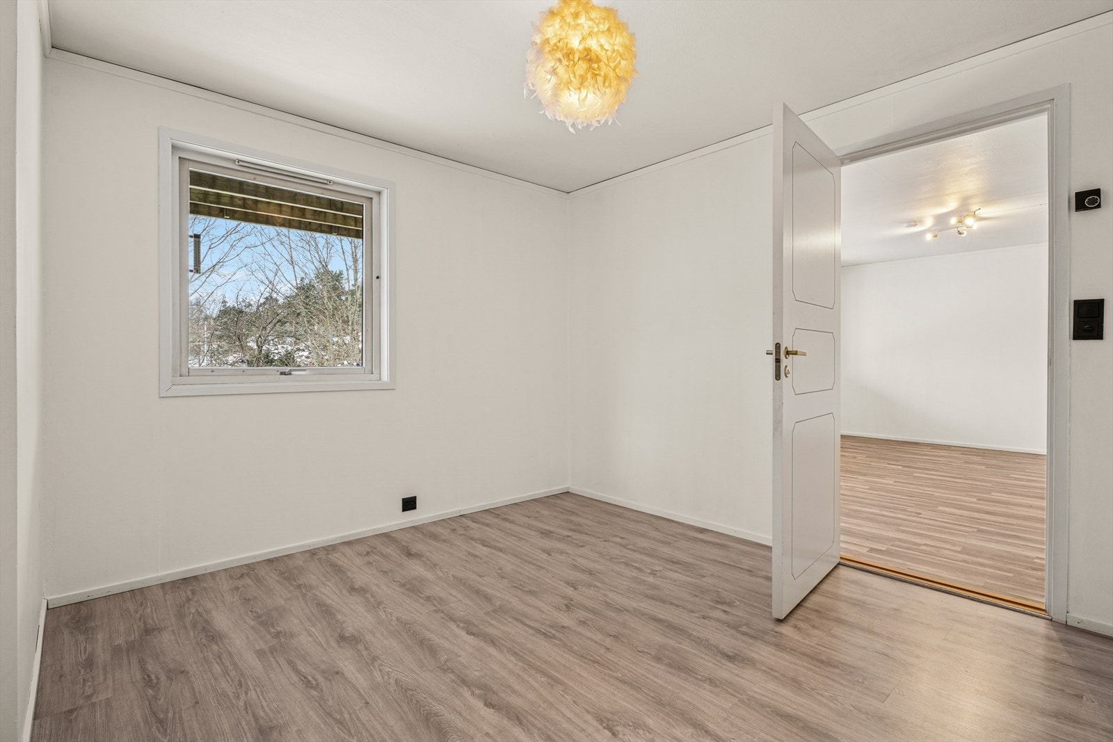 Soverommet er av fin størrelse. Det er elektriske varmekabler i gulvet. Galleribilde