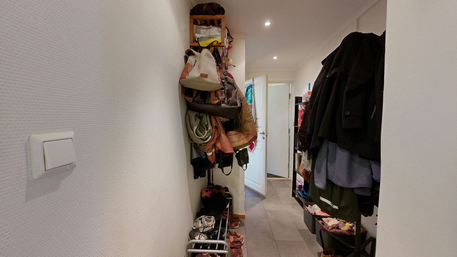 Praktisk inngangsparti på 5 kvm Galleribilde