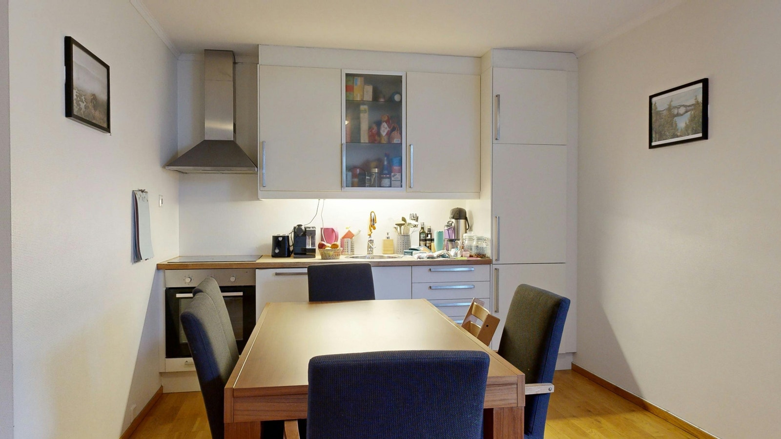 Kjøkken på 17 kvm med god plass til spisegruppe Galleribilde