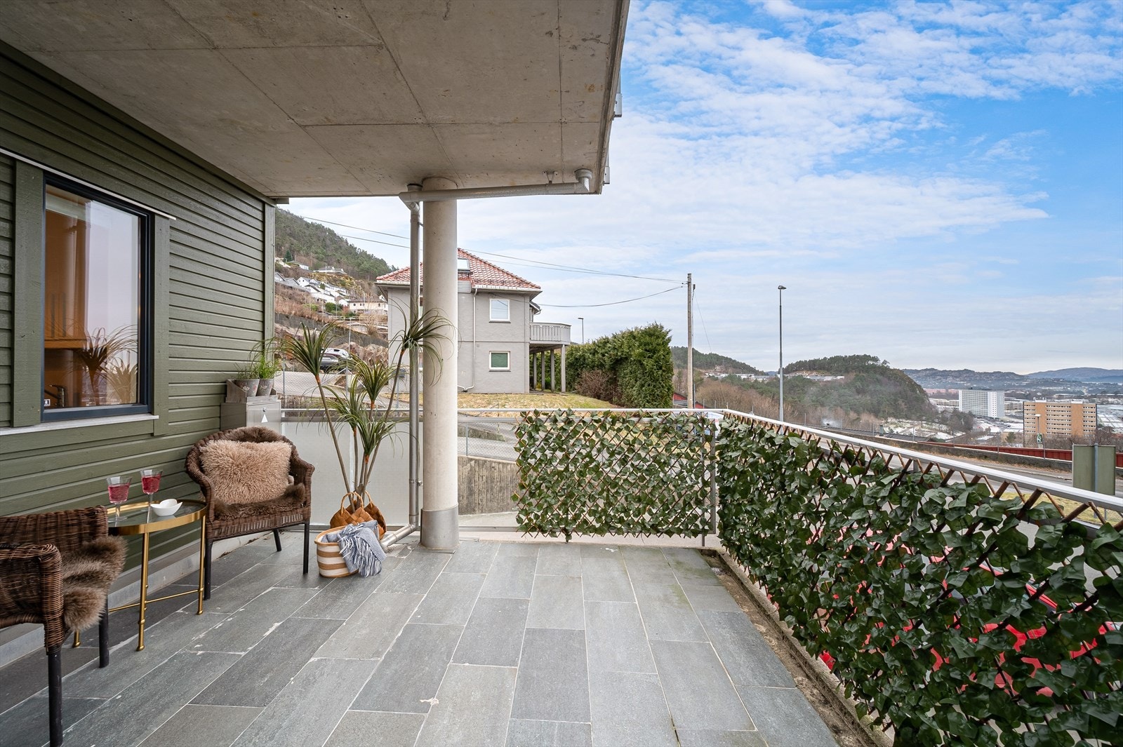 - Balkongen måler 11,8 m² - Galleribilde