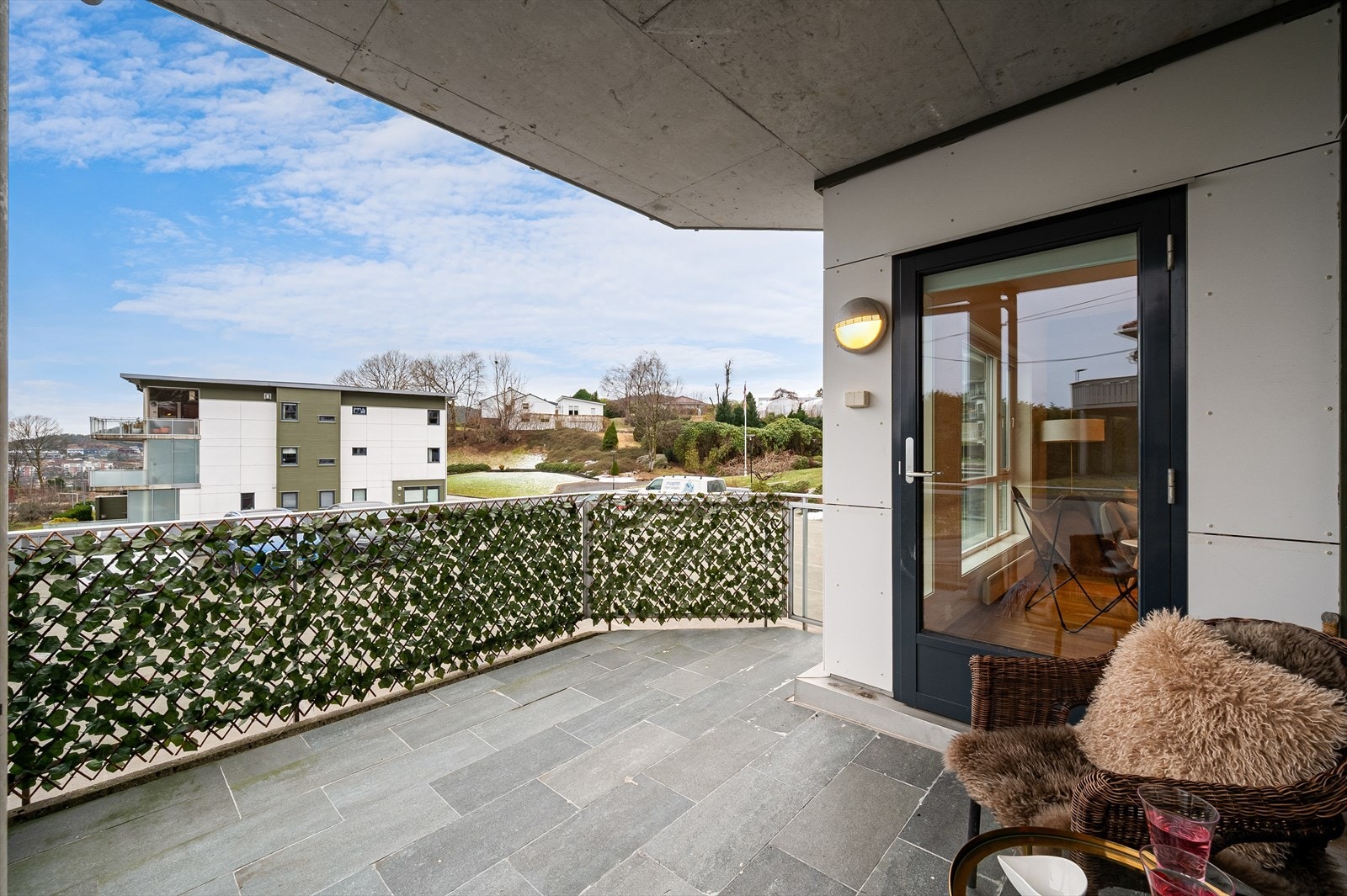 - Midtsommers kan gode solforhold nytes på balkongen - Galleribilde