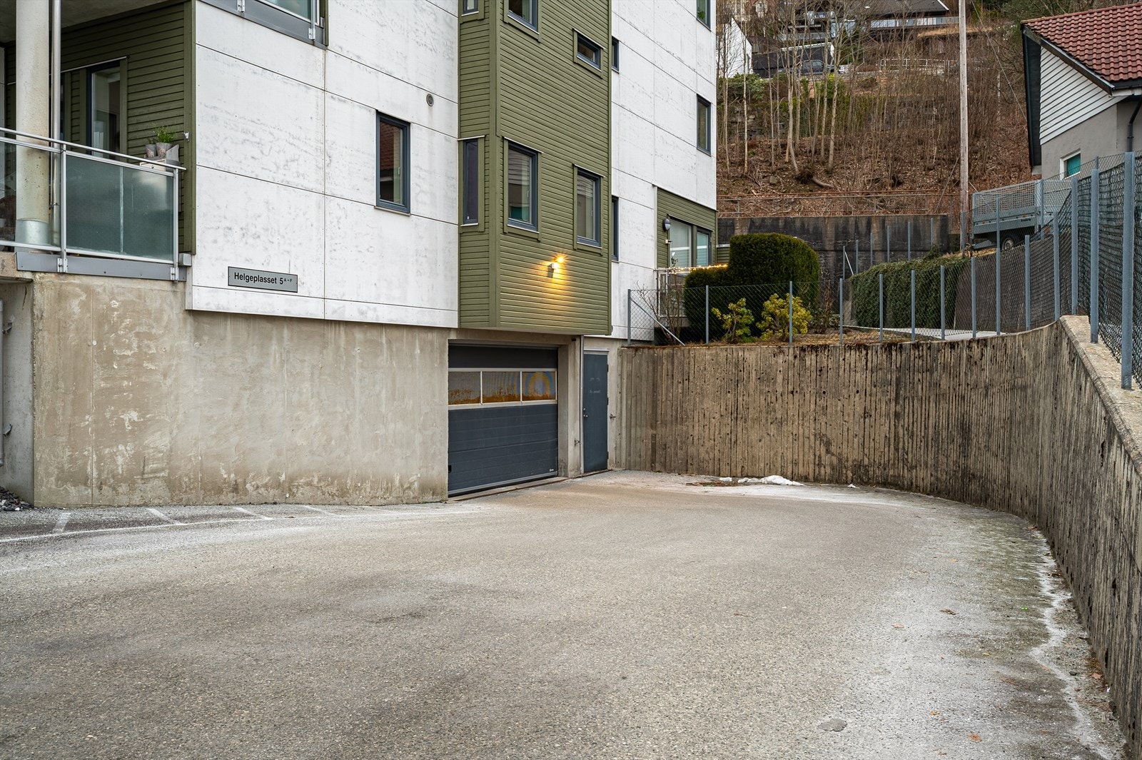 - Medfølgende garasjeplass med mulighet for elbil-lader - Galleribilde