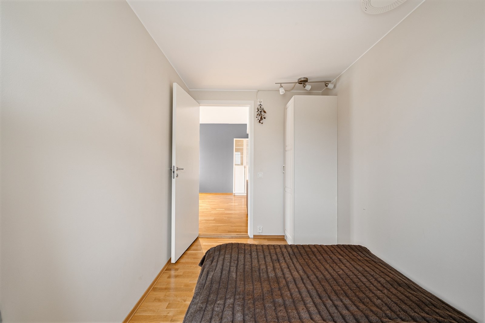 - Merk praktisk garderobeløsning også her - Galleribilde