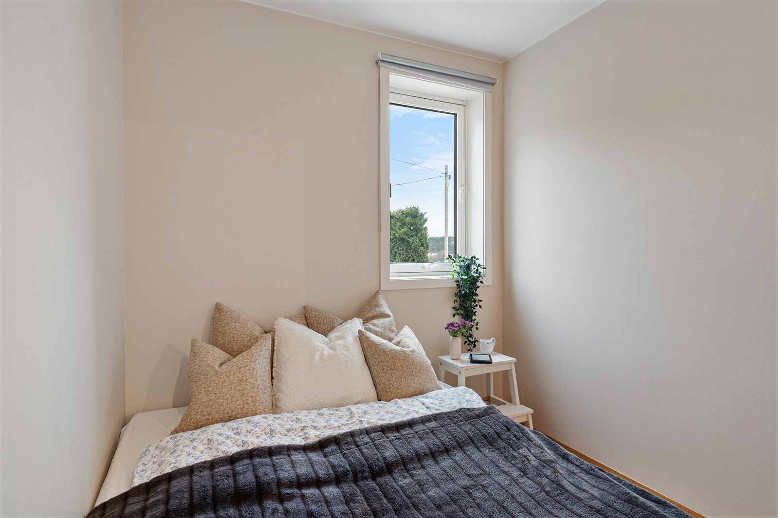 - Passer perfekt som kontor, barne- eller gjesterom - Galleribilde