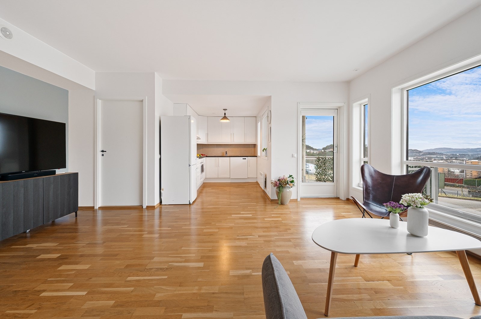 - Merk listefri overgang mellom vegger og tak som sørger for et sømløst og moderne uttrykk - Galleribilde