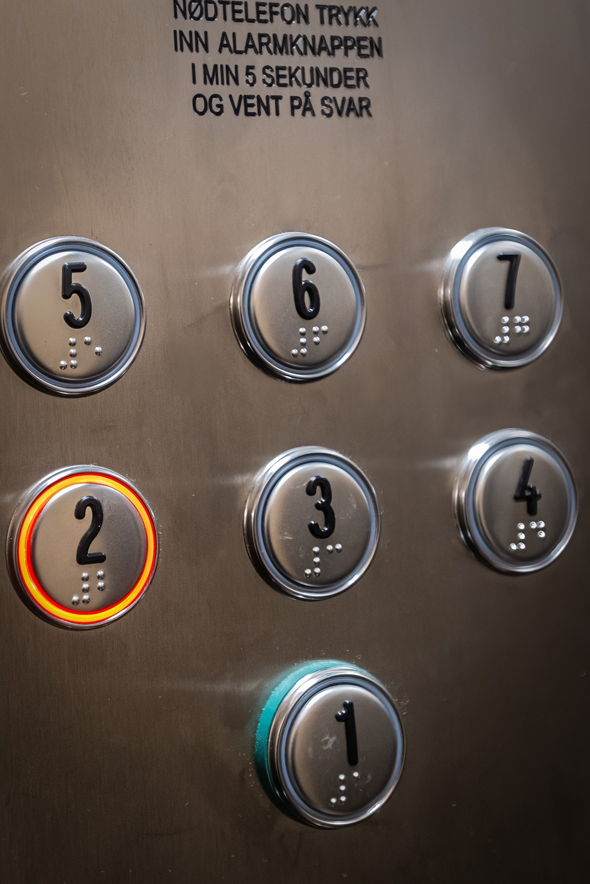 Nylig oppdatert heis tar deg opp til leiligheten! Galleribilde