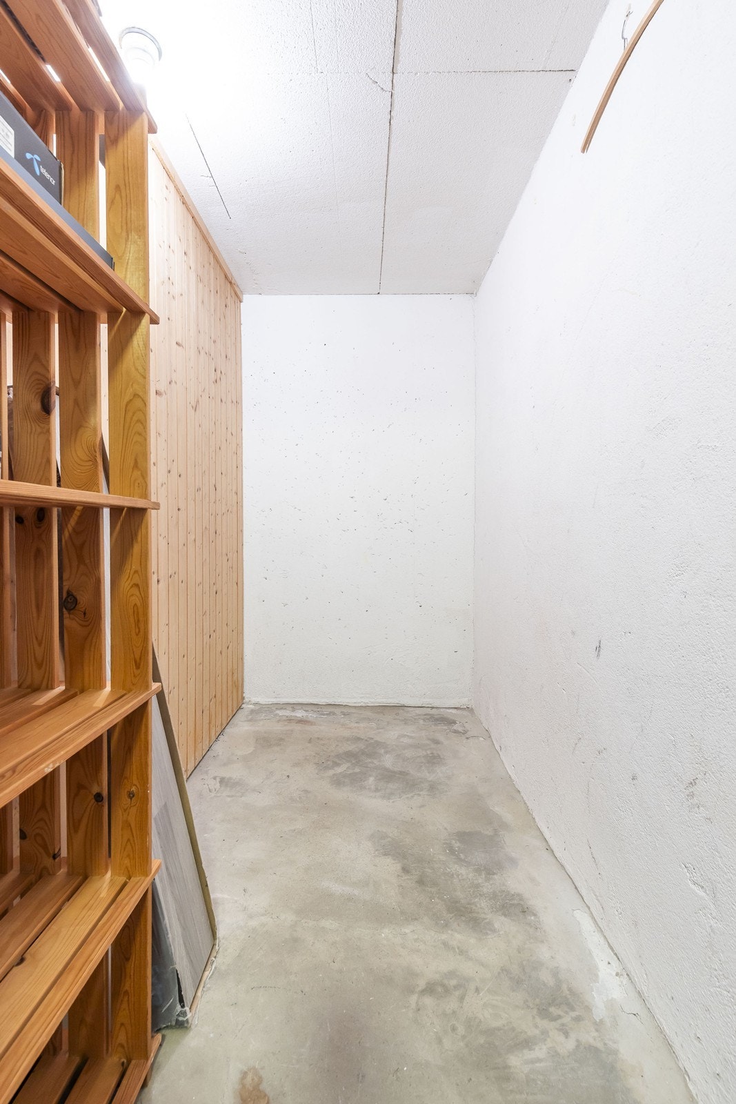 Bod til oppbevaring rett utenfor leiligheten. Galleribilde