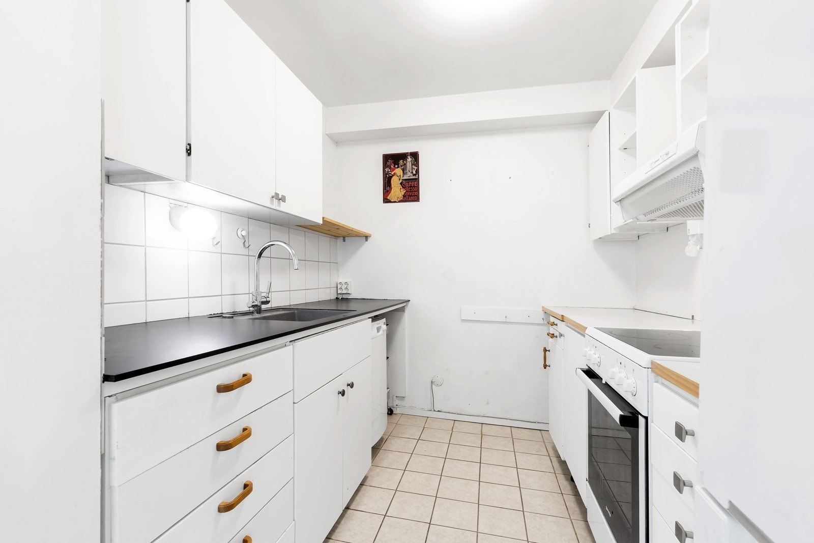 Kjøkken med hvitevarer som medfølger. Galleribilde