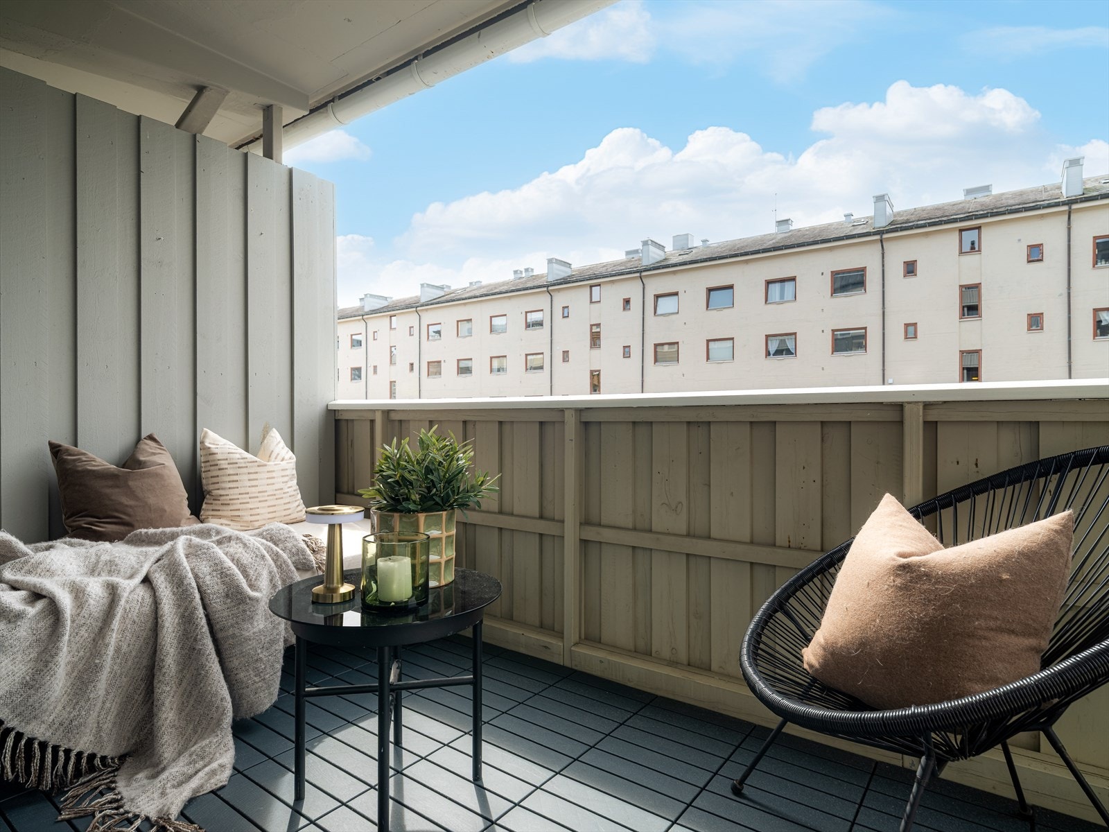 Leiligheten har en vestvendt balkong på 6,5 kvm med svært gode solforhold på ettermiddag og kveld. Galleribilde