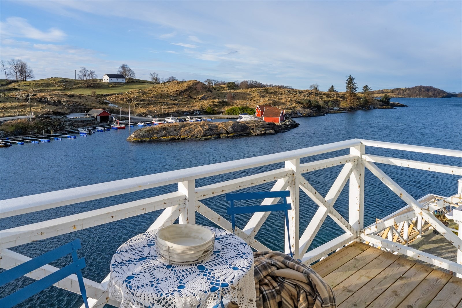Fra stuen har man tilgang til en sør-vest vendt balkong på rundt 8 m² Galleribilde