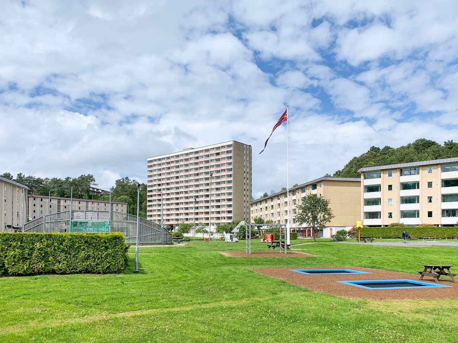 Vestre Vadmyra 35 ligger flott til i et etablert og hyggelig boligområde i Vadmyra. Galleribilde