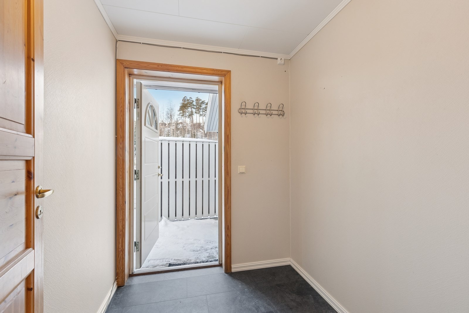 Entrè med plass til sko- og yttertøy. Galleribilde