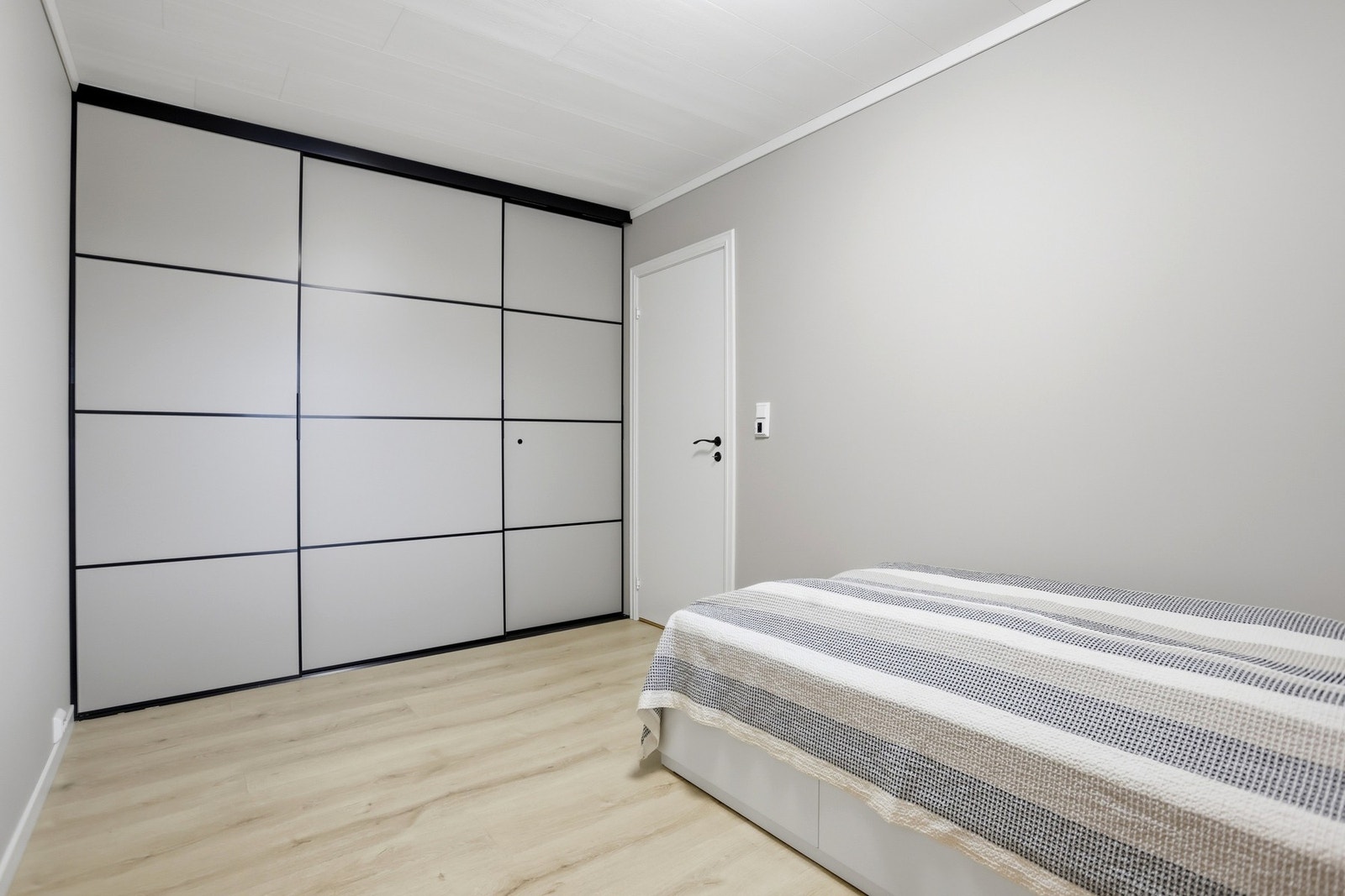 Utstyrt med romslig garderobeløsning Galleribilde