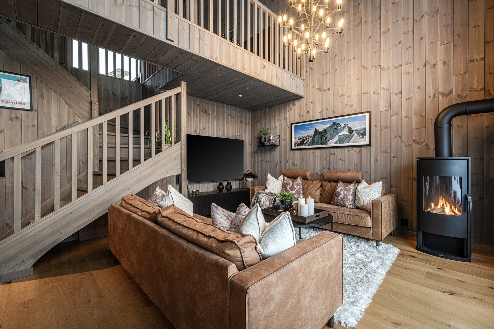 Koselig med peisovn i tillegg til deilig gulvvarme. Galleribilde