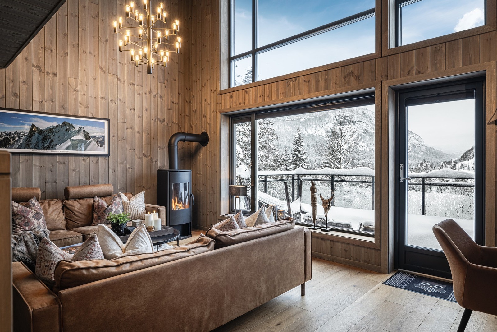 Store vinduer og god takhøyde. Galleribilde