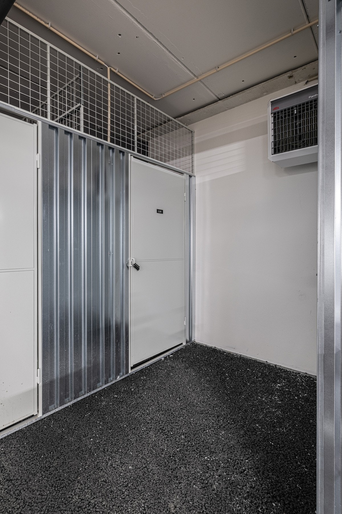 Inngang til sportsbod nr 2 på garasjeplan. Galleribilde