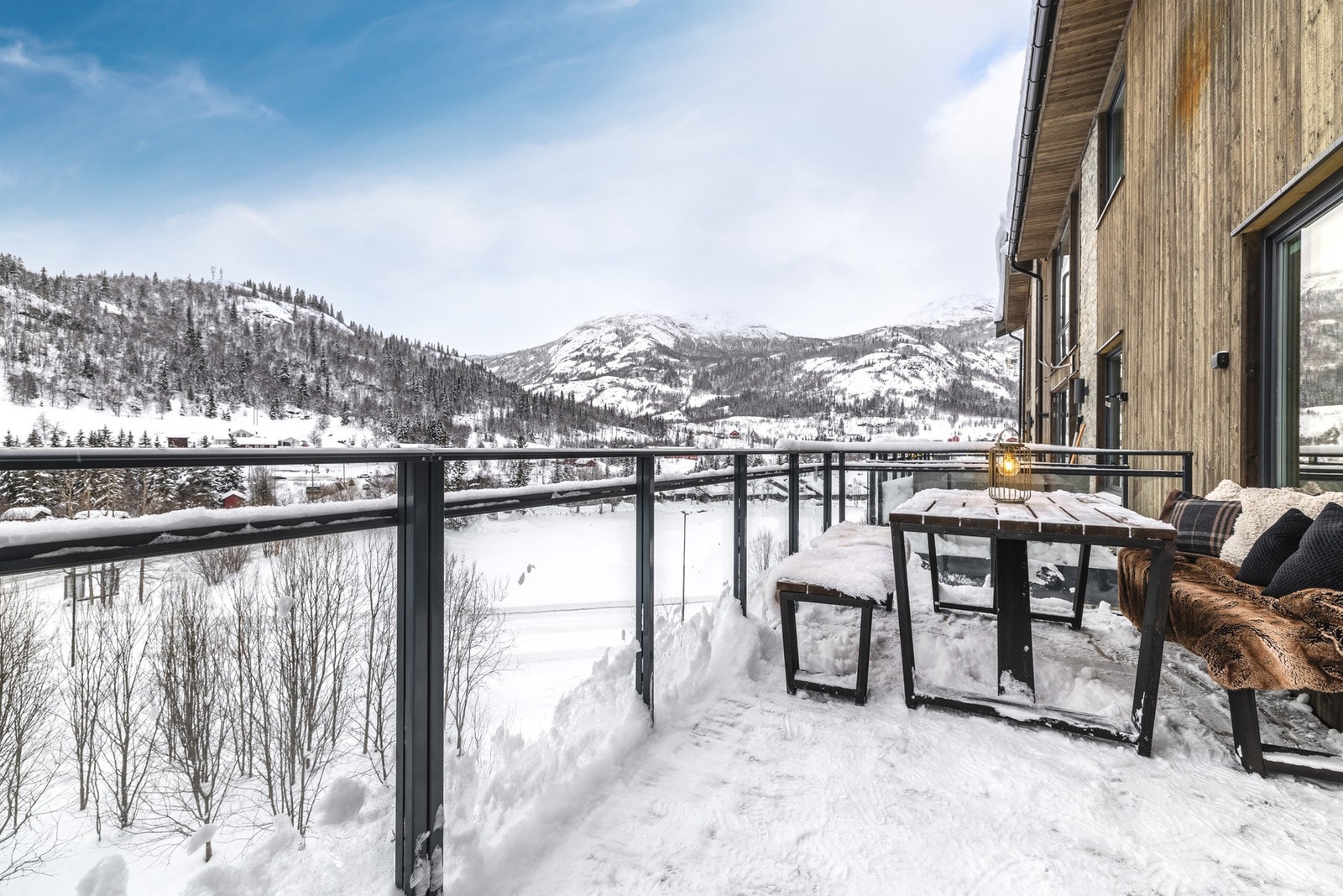 Nydelig fjellutsikt fra altanen. Galleribilde