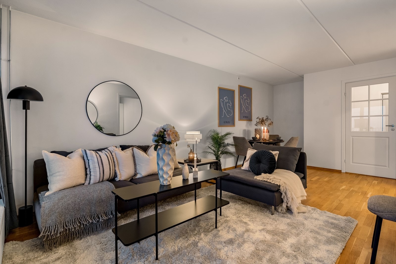 Stillverksveien 12 er en lys, pen og arealeffektiv 2-roms selveierleilighet i 4. etasje; et flott utleieobjekt eller det perfekte førstegangskjøp. Galleribilde