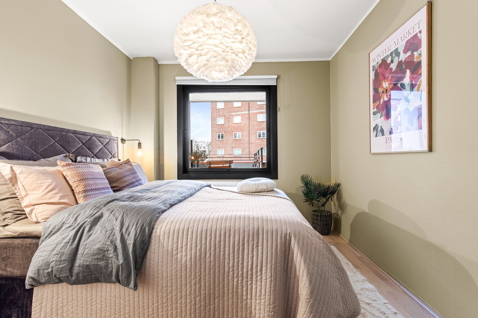 Det er god plass til dobbeltseng, nattbord og diverse. Galleribilde