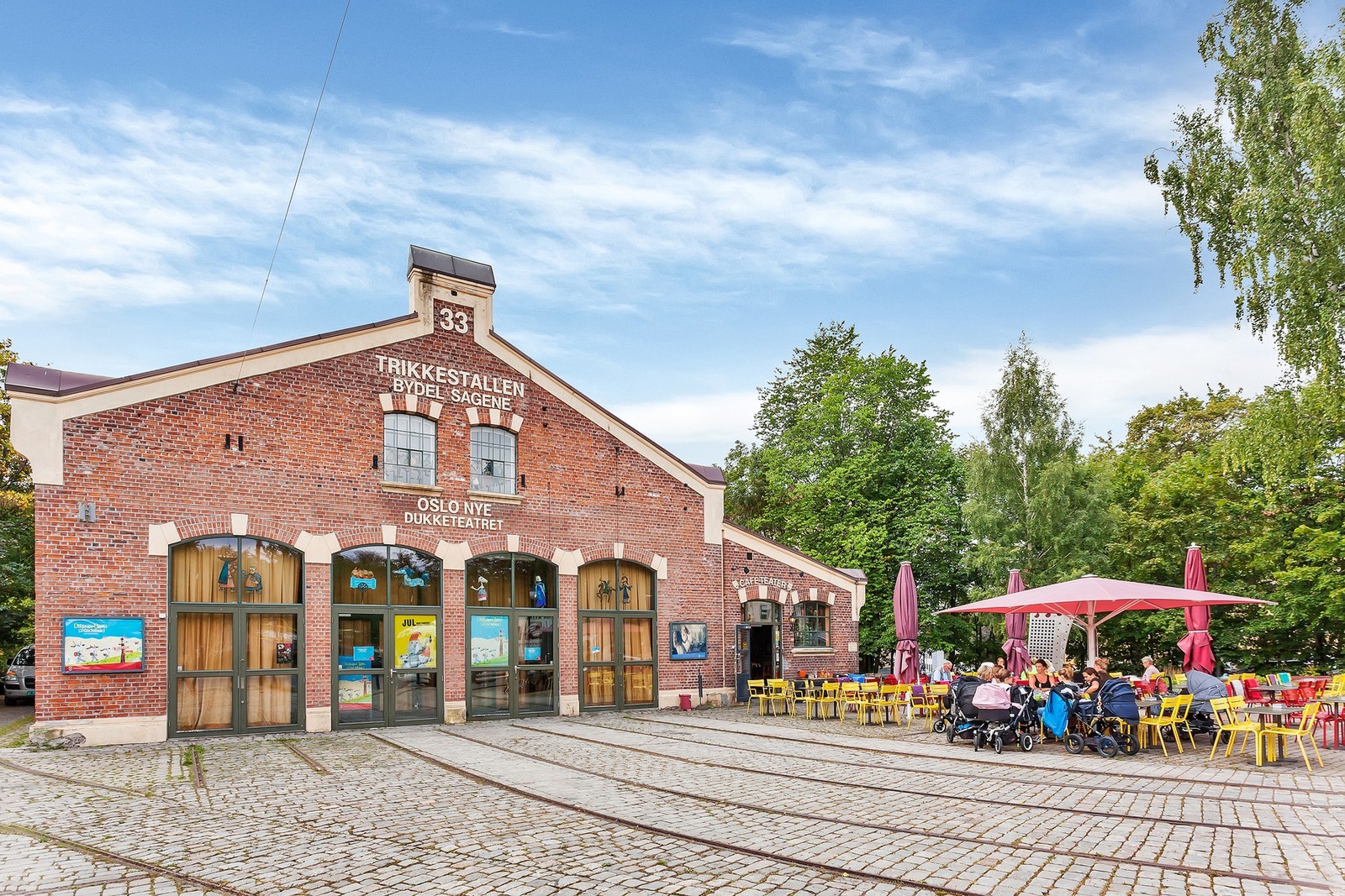 Kultur og byliv i nærområdet - kort vei til Trikkestallen med kafé, servering og teater. Galleribilde