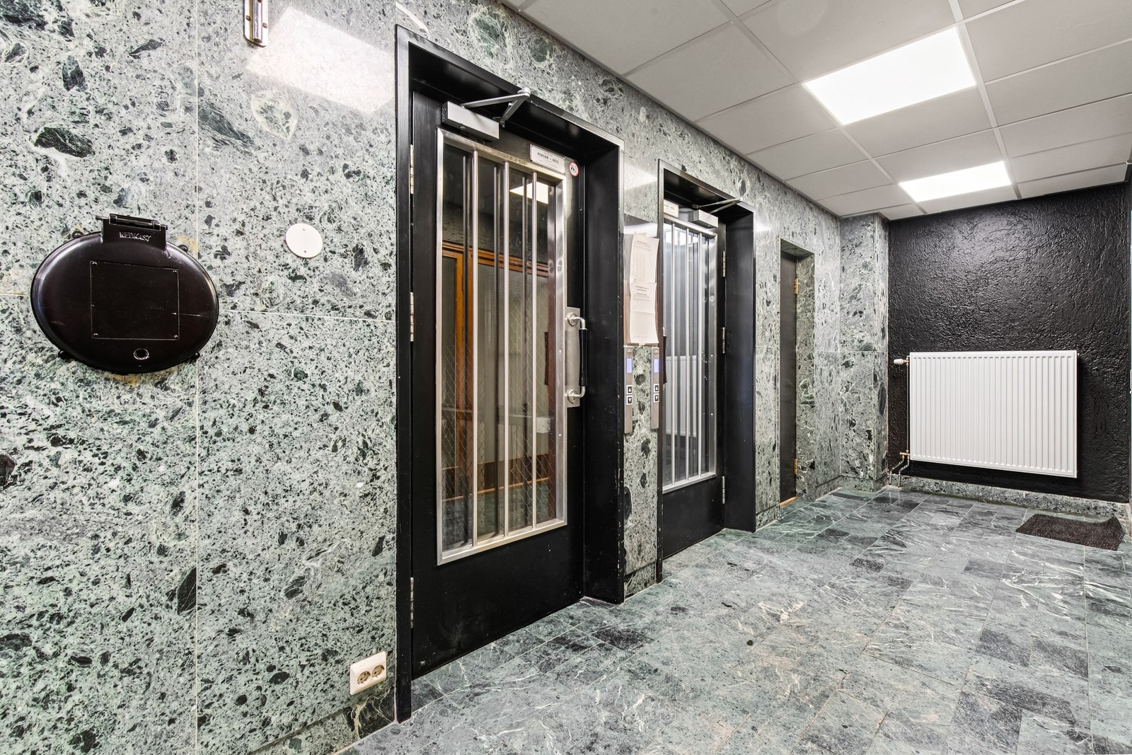 Det er heis i bygget. Galleribilde