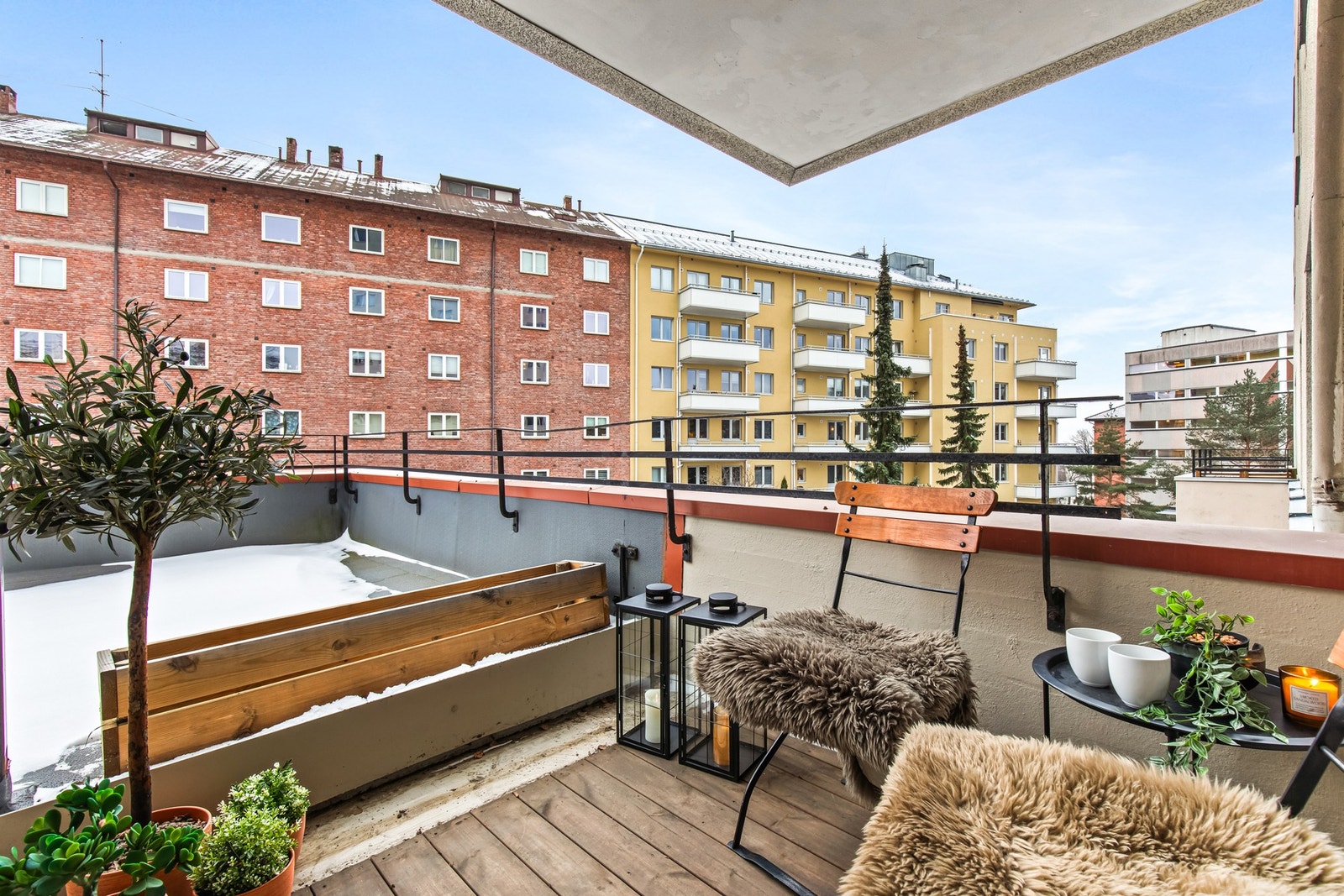 Innbydende og moderne 3-roms selveierleilighet med god planløsning og solrik balkong. Galleribilde