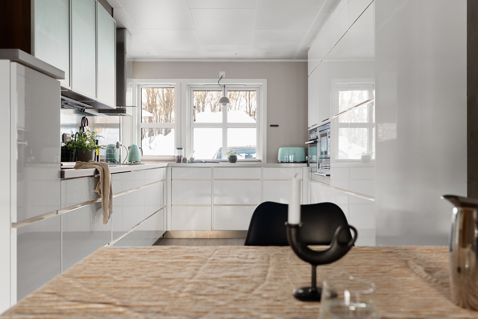 Kjøkkenet fremstår meget innbydende og moderne.