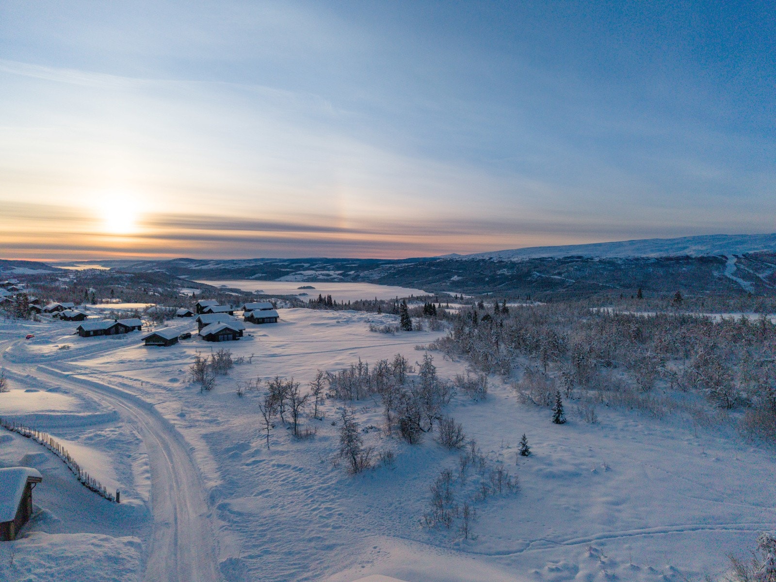 Tomtene ligger meget attraktivt ca. 950 moh. mellom skiløypa (Grønn 1) og veien opp mot Garli Galleribilde