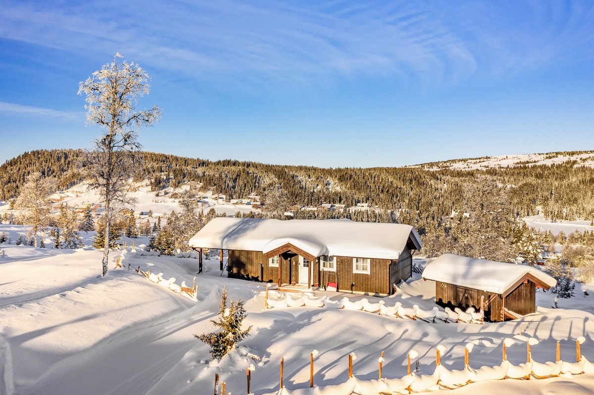 Det bygges stadig flere hytter i dette pent opparbeidede hyttefeltet. Galleribilde
