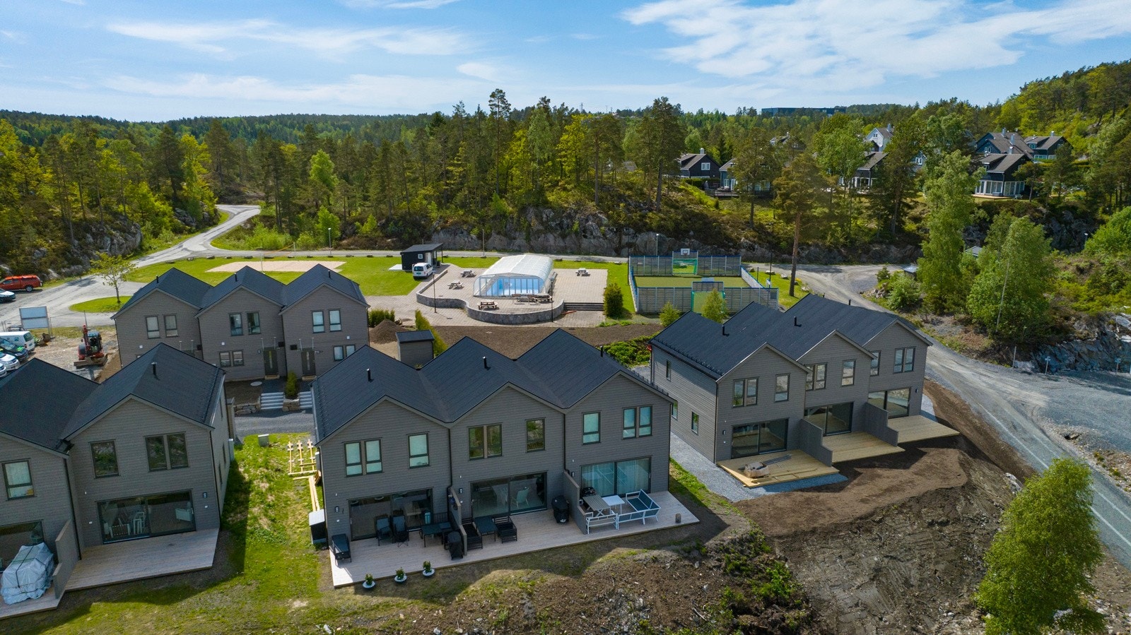 Fritidsboligene har et moderne preg og er tegnet av Solli Arkitekter. Galleribilde