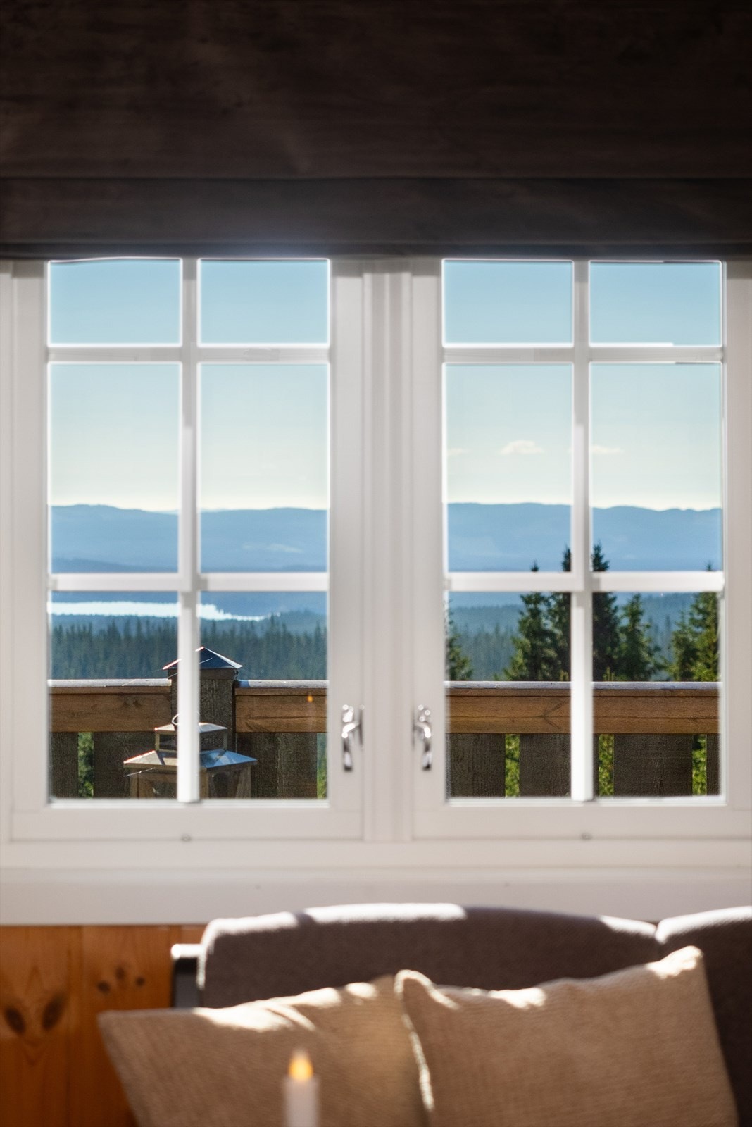 Utsikt fra stuevinduene. Galleribilde