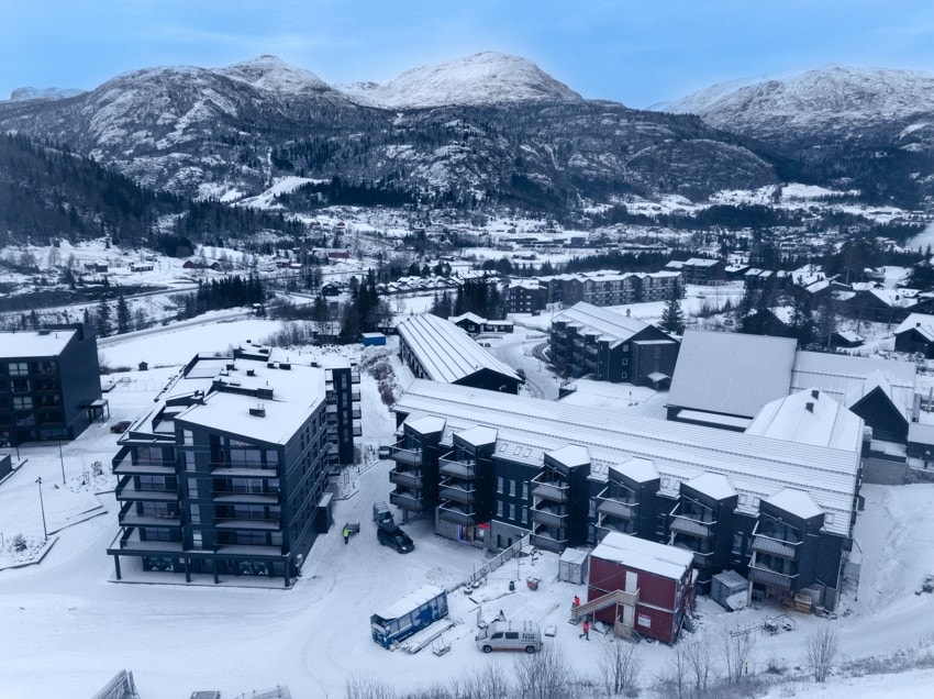 Leiligheten ligger i den høyre delen av bygningen Galleribilde