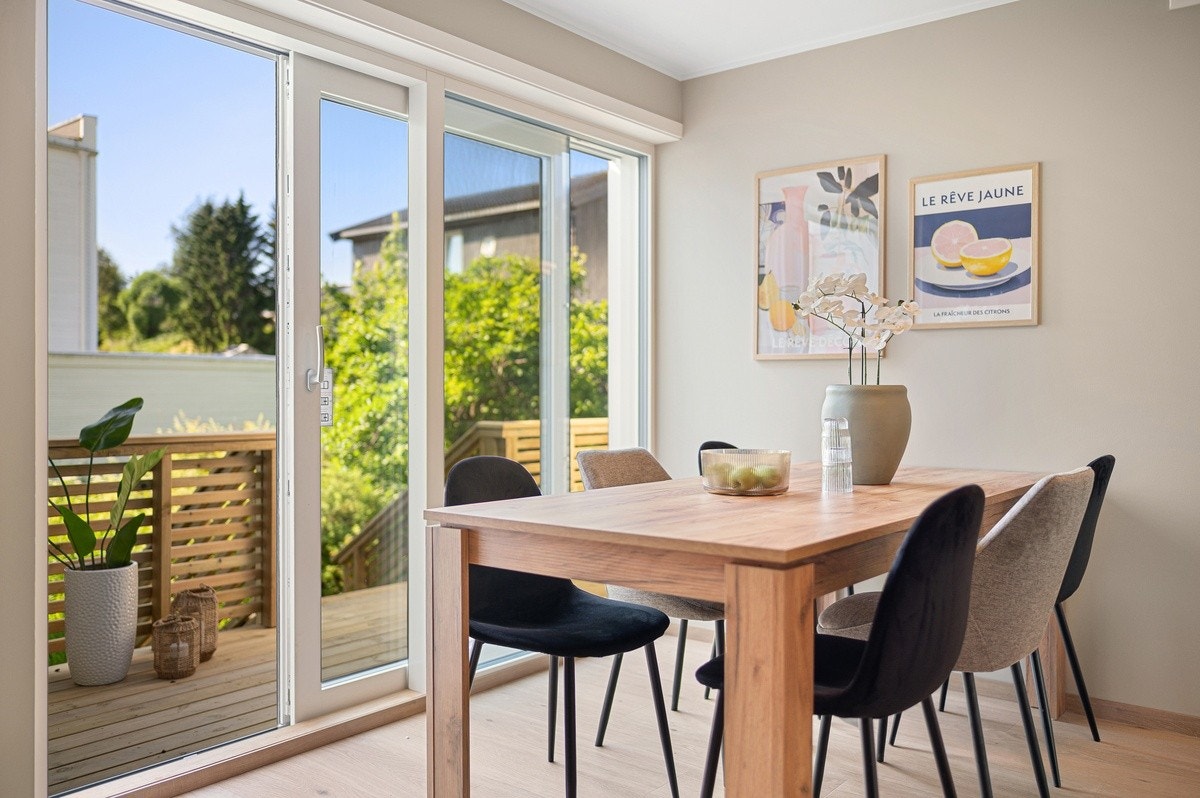 Nye møbler Galleribilde