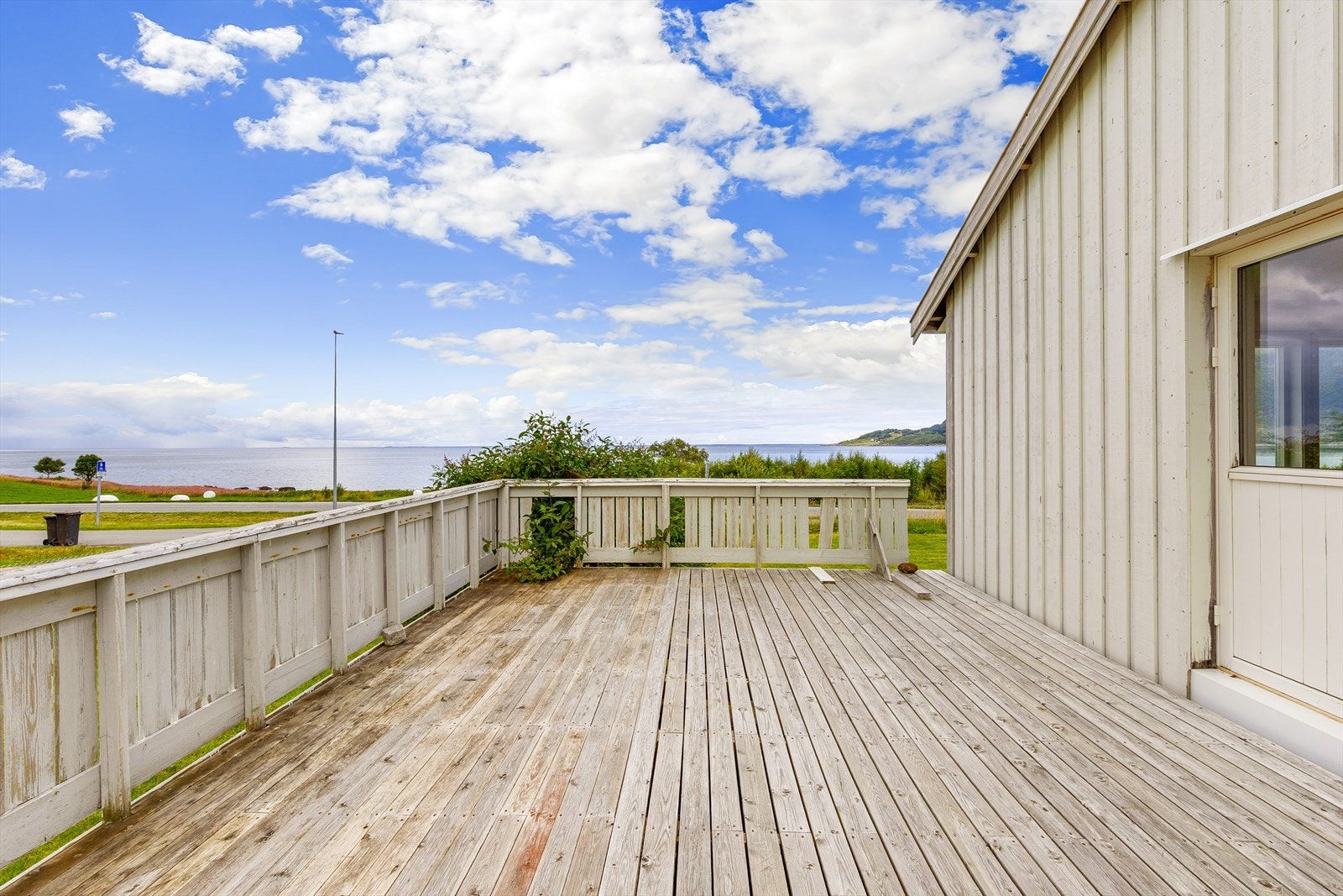 Stor og fin terrasse med fantastisk utsikt. Galleribilde