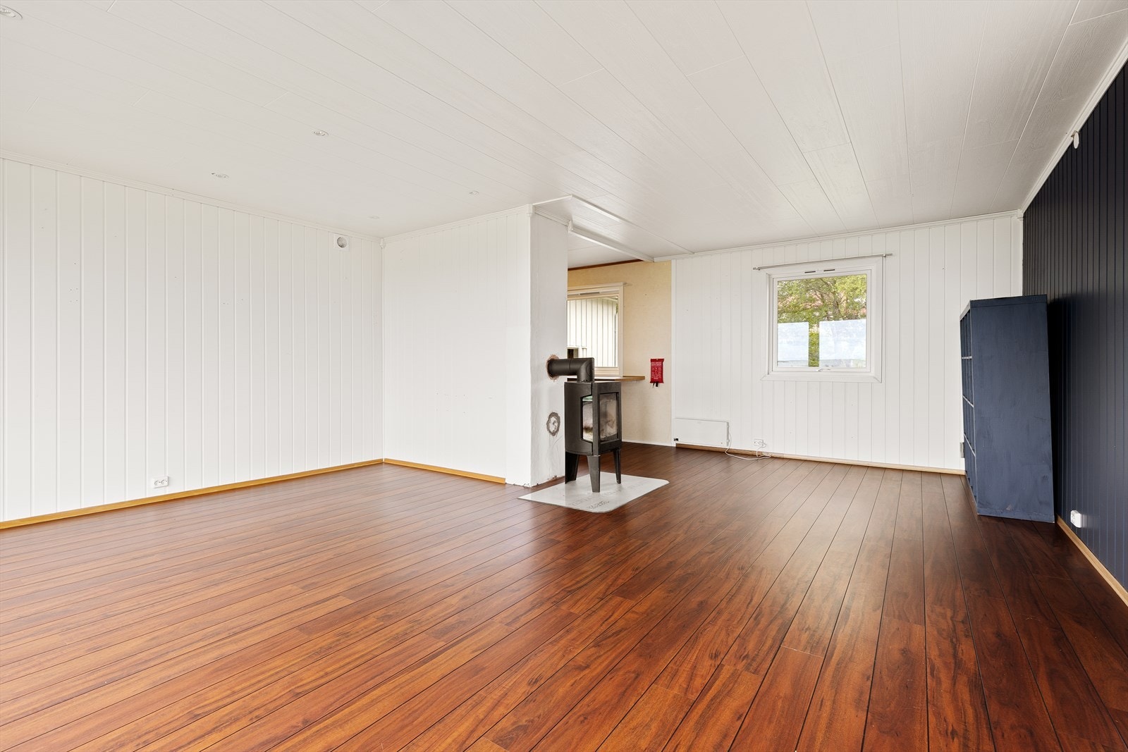 God plass til spisegruppe mellom stue og kjøkken. Galleribilde