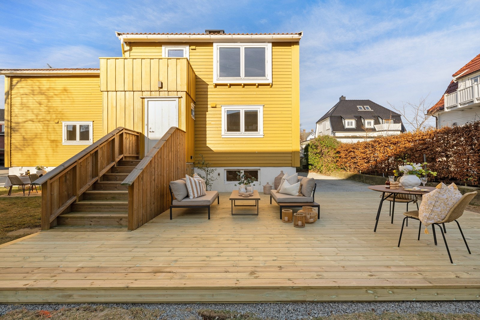 Terrassen er ideell for både rolige morgenstunder, grilling med venner og late sommerdager i solen. Galleribilde