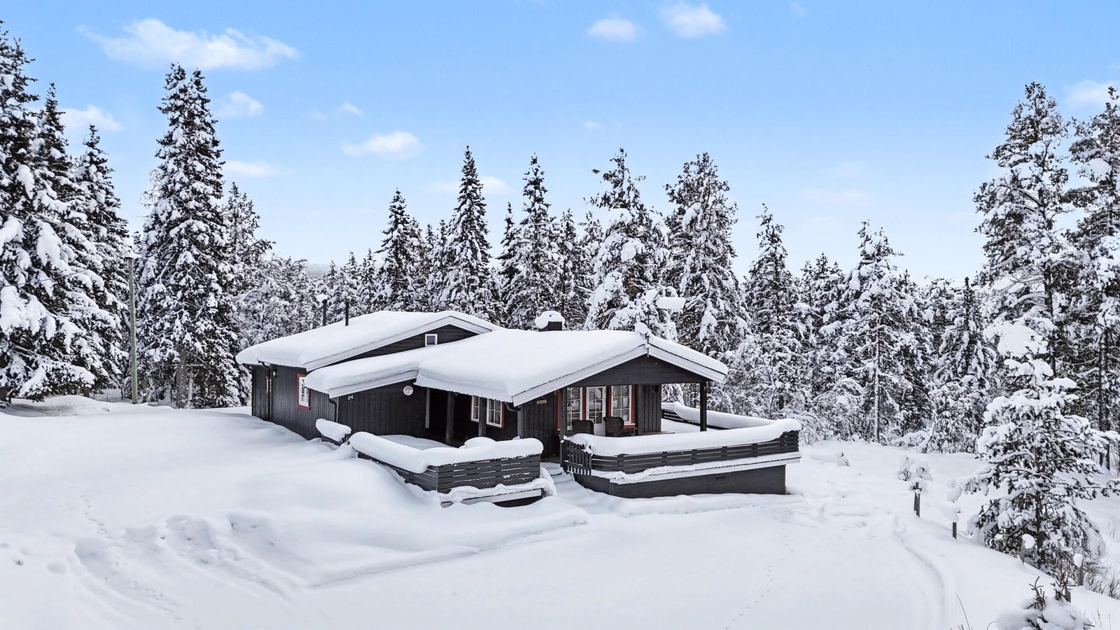 Velkommen til Slåttebuvegen 84- en hytte med skjermet og fredelig beliggenhet innerst i en blindvei! Galleribilde