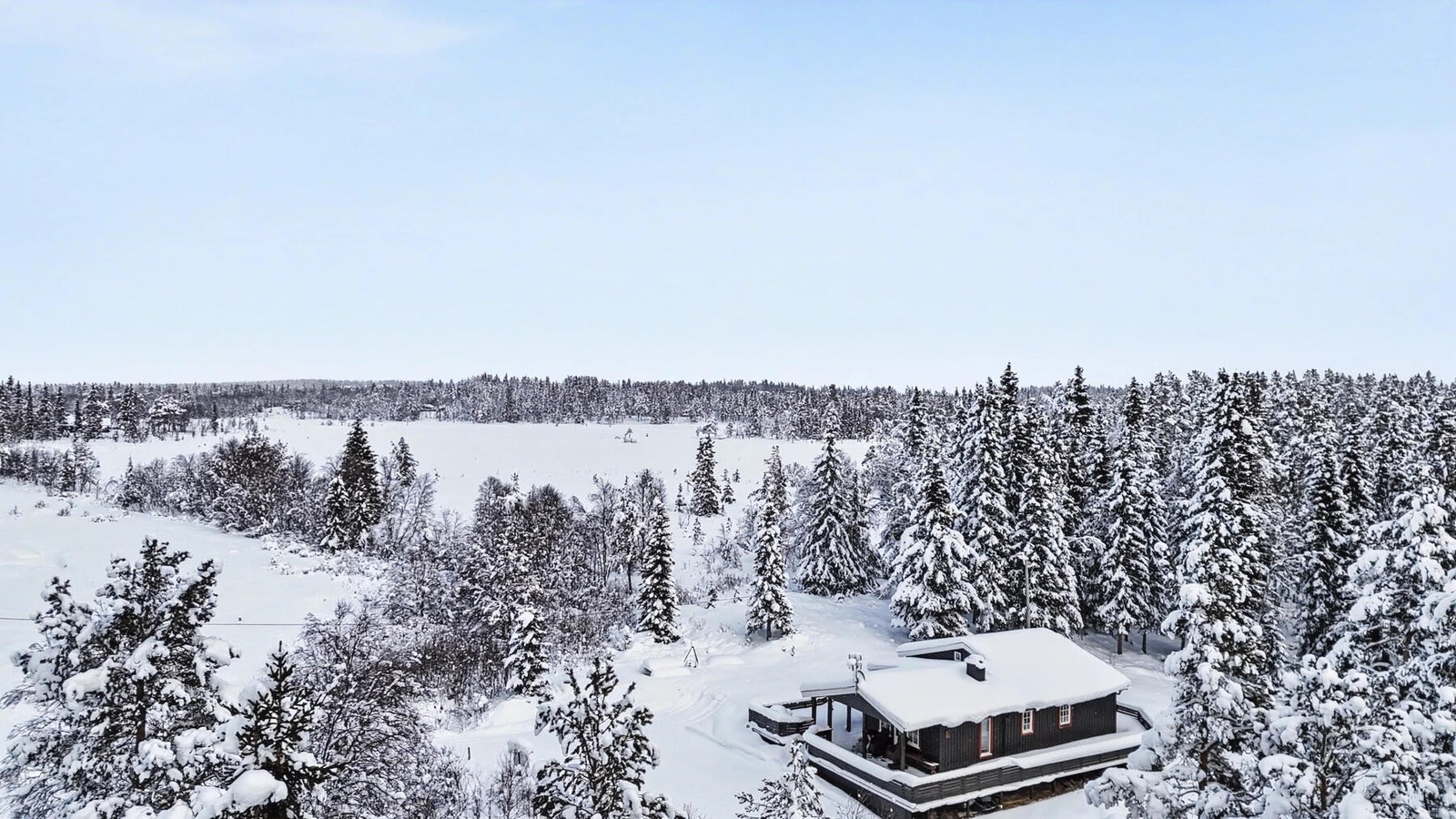 Fra hytta er det kort avstand til langrennsløypene som er koblet på hele løypenettet på Golsfjellet. Det er også kun 10 minutters kjøretur til alpinbakkene ved Storefjell og Bualie. Galleribilde