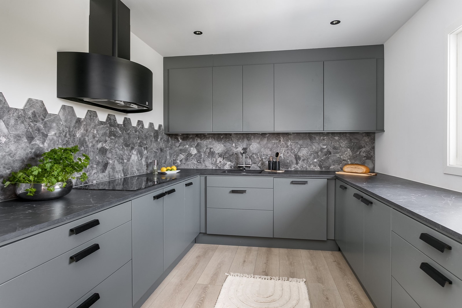 Kjøkkenet ble i 2020 oppgradert med helt ny innredning fra Drømmekjøkkenet. Kjøkkenets elektriske anlegg ble samtidig oppgradert. Galleribilde