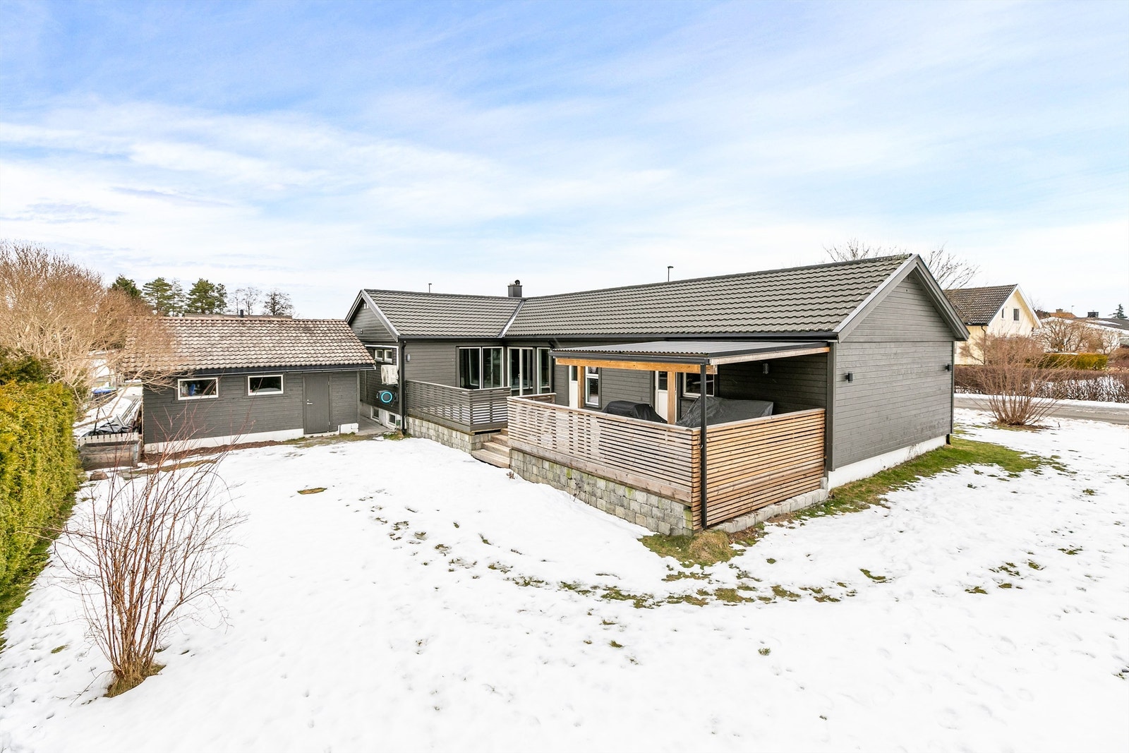 Eneboligen er i senere år betydelig påkostet, utvendig som innvendig. Taktekking ble skiftet ut i 2018.
Fotograf; Børge Oppegård. Galleribilde