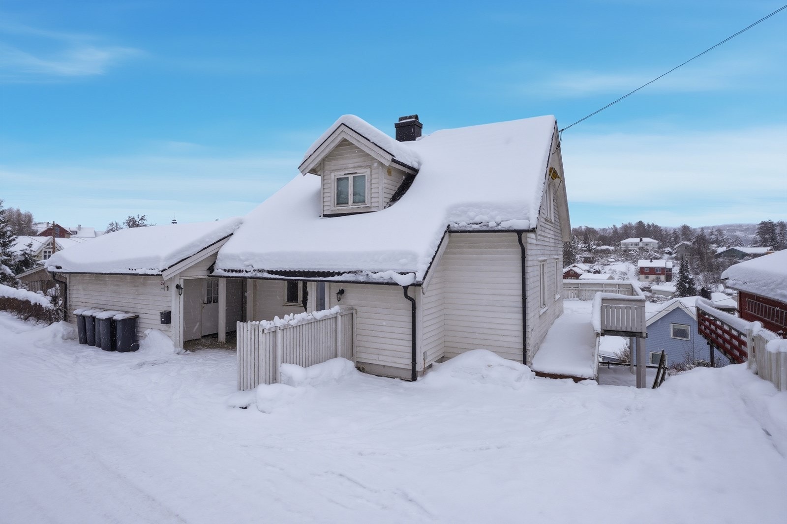 Innholdsrik enebolig med sentrumsnær beliggenhet - tilleggstomt! Galleribilde