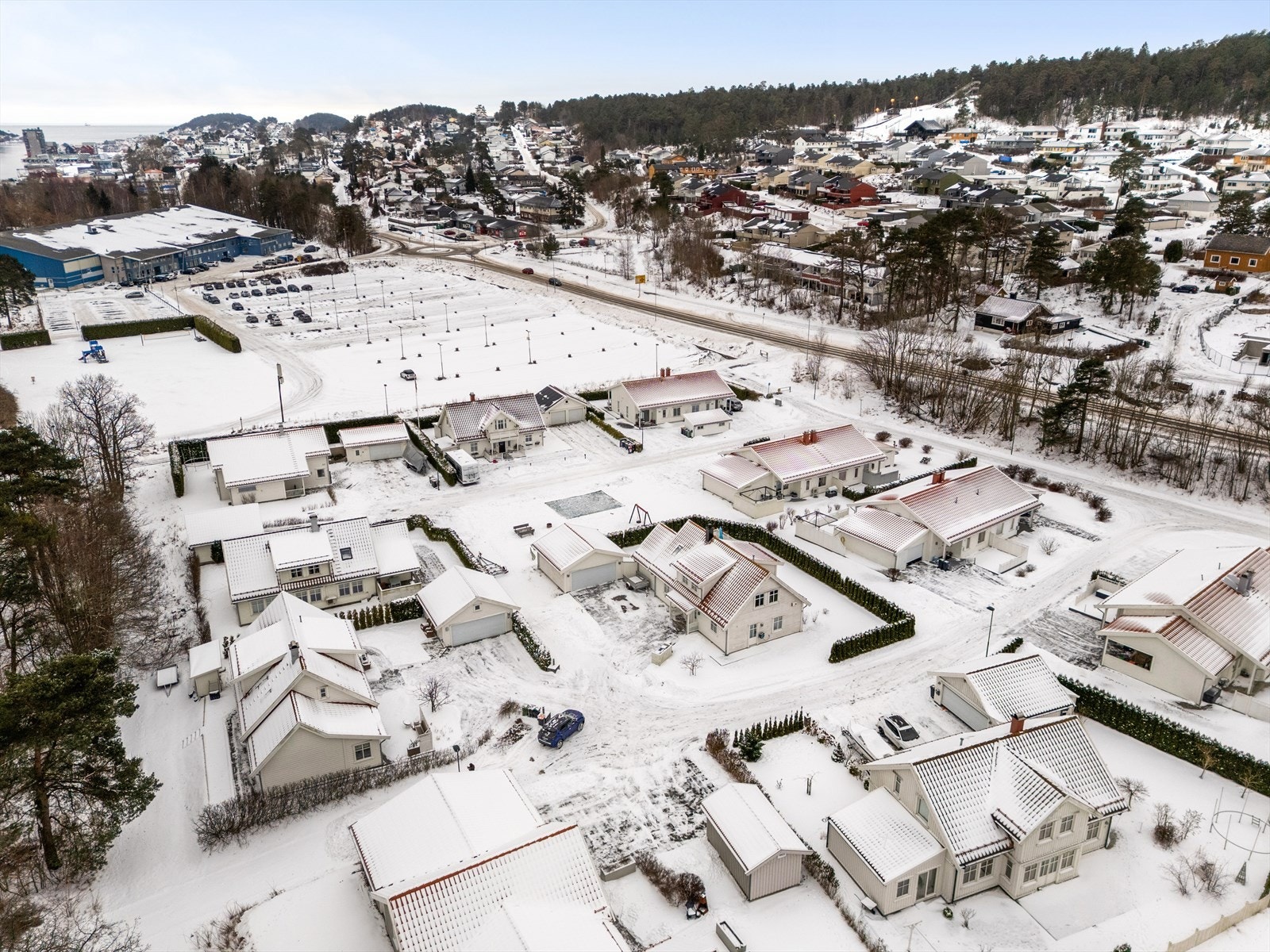Flott beliggenhet med kort gangavstand til treningssenteret, nærbutikk (Spar) og turområder. Galleribilde