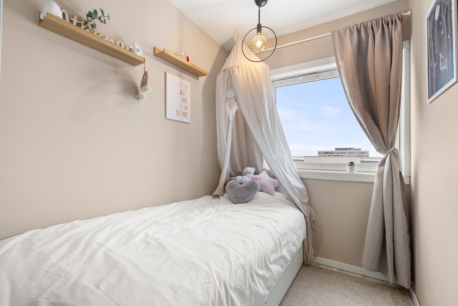 Soverom II er også av god størrelse og passer perfekt som barnerom, gjesterom eller kontor. Galleribilde