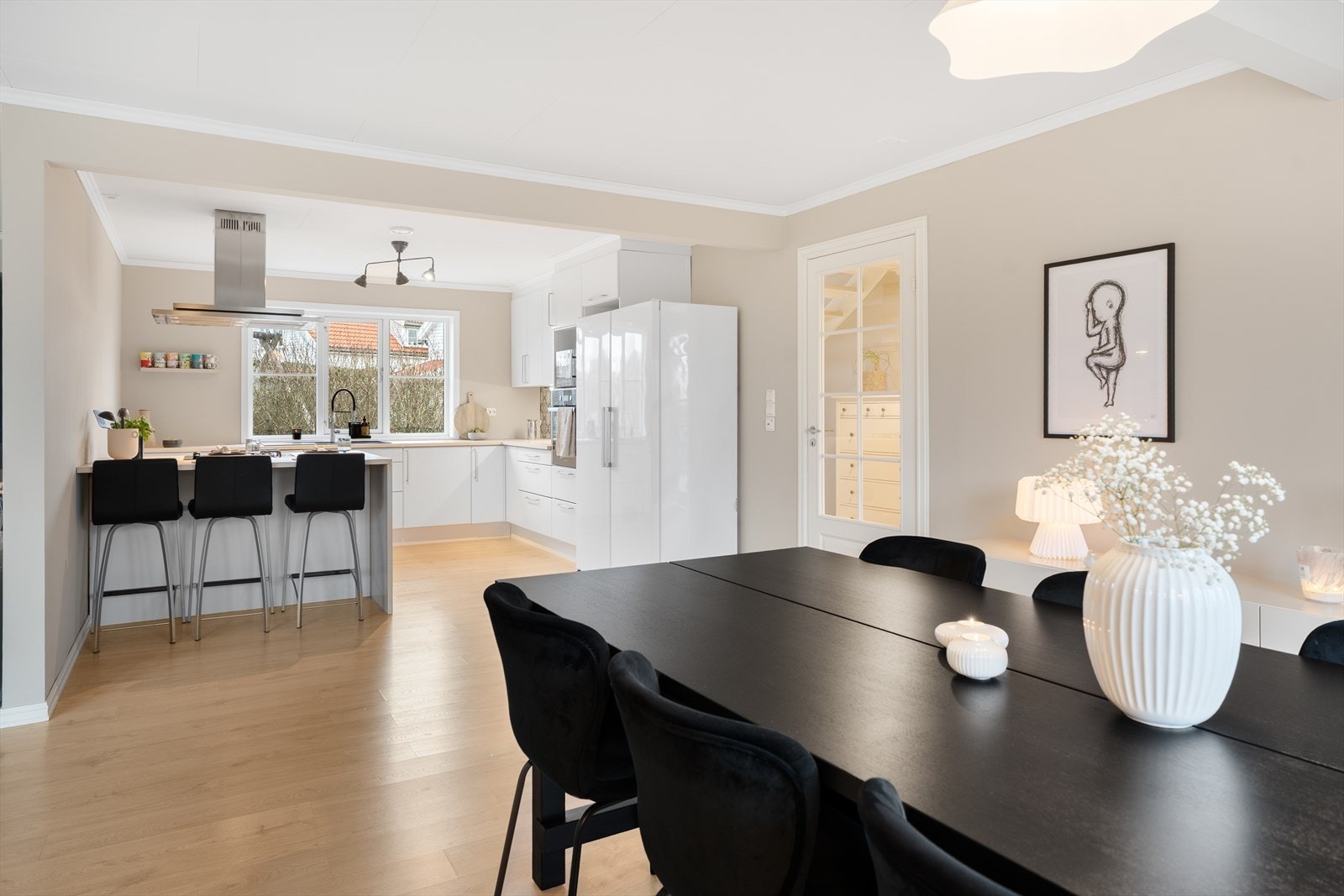 Stort og tiltalende kjøkken. Galleribilde